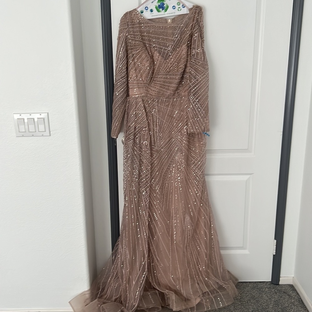 Dress - Picture 3 of 3